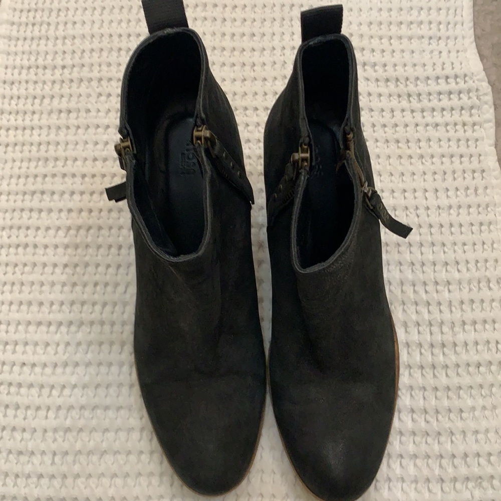 Hoss Intropia leather booties size 38/8